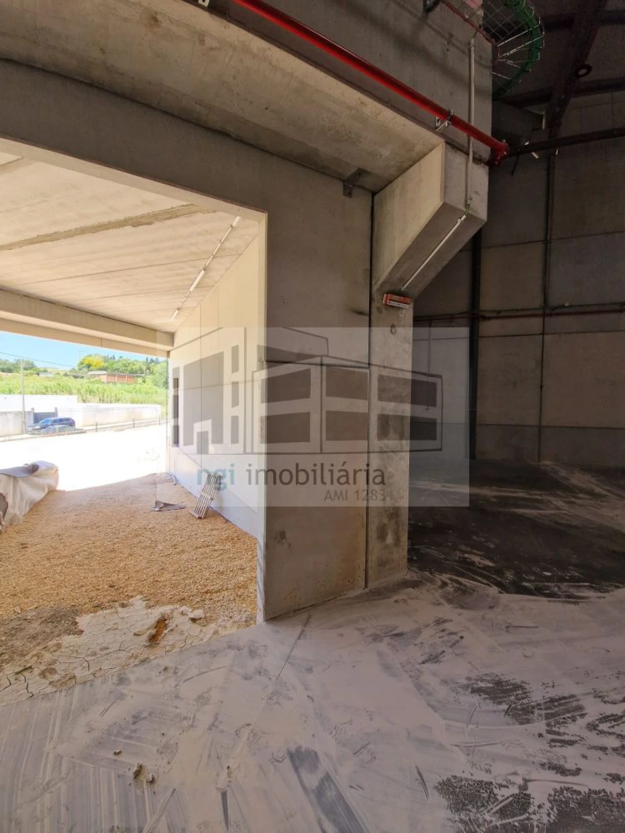 Loja para Arrendamento em Santo Antão e São Julião do Tojal Foto 21