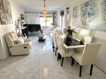 Apartamento T2 para Venda em Queluz e Belas