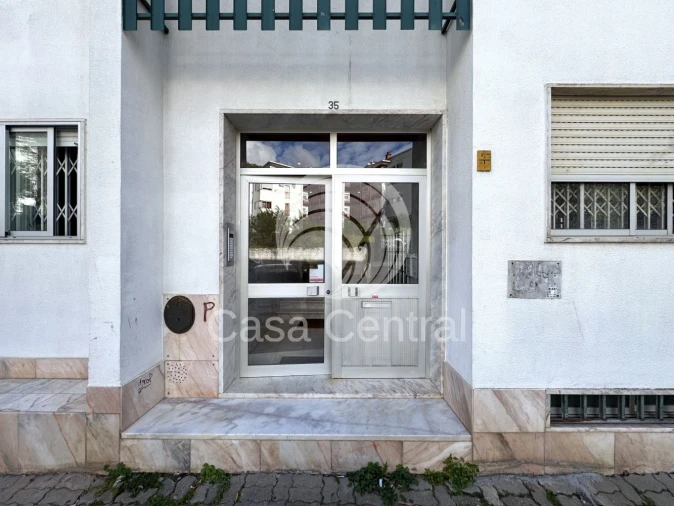 Apartamento T2 para Venda em Queluz e Belas Foto 2