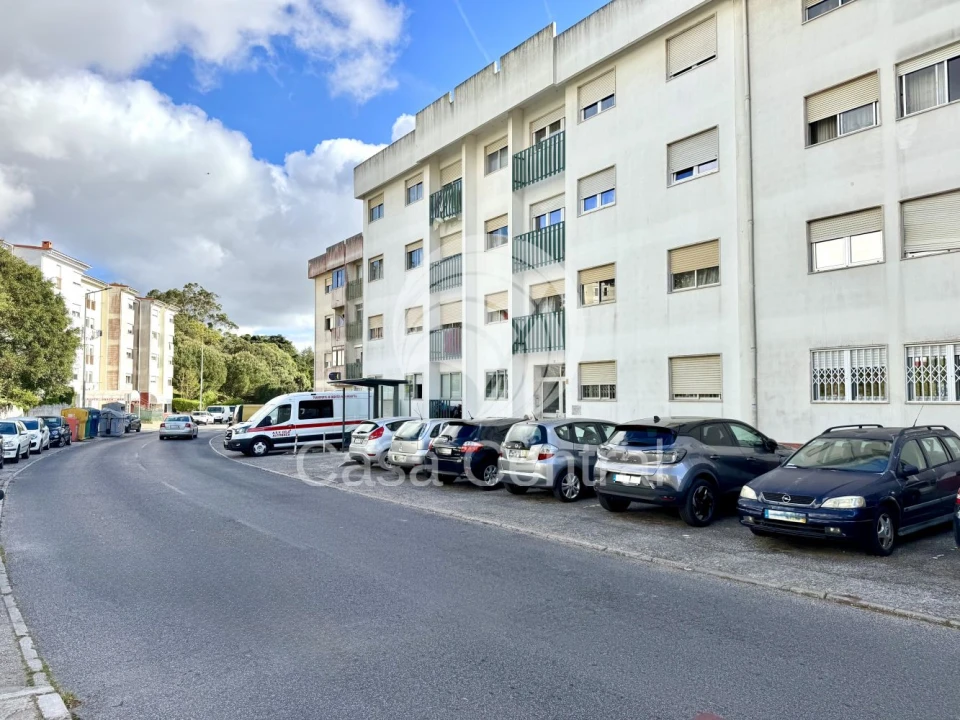 Apartamento T2 para Venda em Queluz e Belas Foto 1