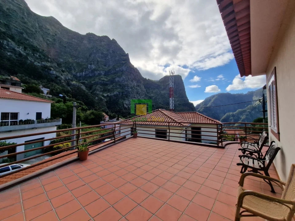 Moradia T3 para Venda em Curral das Freiras Foto 1