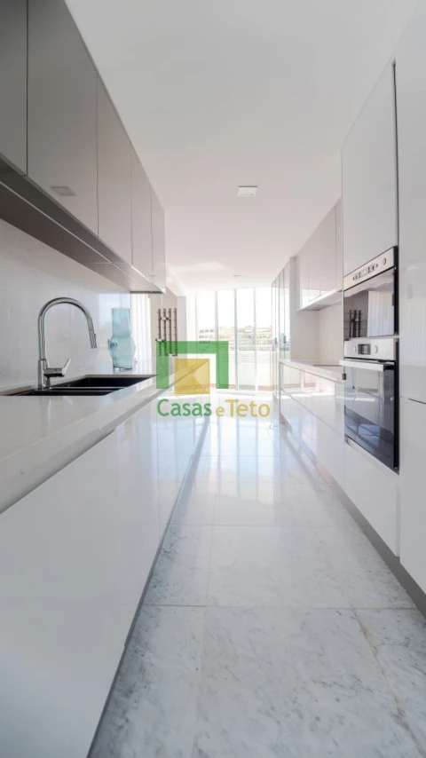 Apartamento T4 para Venda em Funchal (Se)