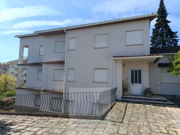 Moradia T10 para Venda em Oliveira do Hospital e São Paio de Gramaços