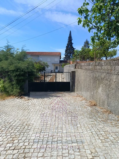 Moradia T10 para Venda em Oliveira do Hospital e São Paio de Gramaços