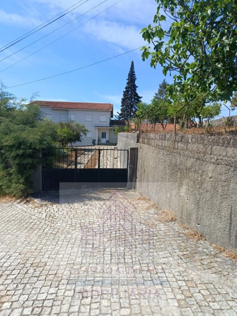 Moradia T10 para Venda em Oliveira do Hospital e São Paio de Gramaços