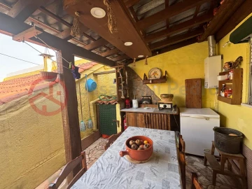 Moradia T3 para Venda em Laranjeiro e Feijó