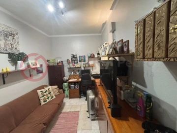 Moradia T3 para Venda em Laranjeiro e Feijó