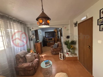 Moradia T3 para Venda em Laranjeiro e Feijó