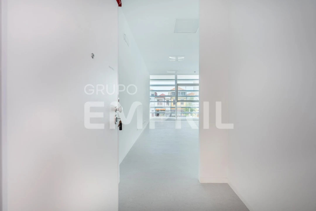 Escritório para Venda em Mafamude e Vilar do Paraíso Foto 1