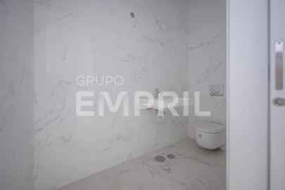 Loja para Venda em Mafamude e Vilar do Paraíso