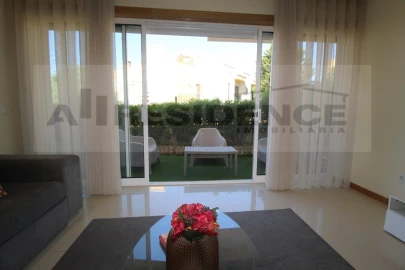 Moradia T2 para Venda em Albufeira e Olhos de Água