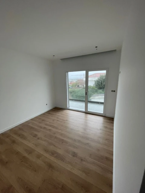 Apartamento T3 para Venda em Parceiros e Azoia