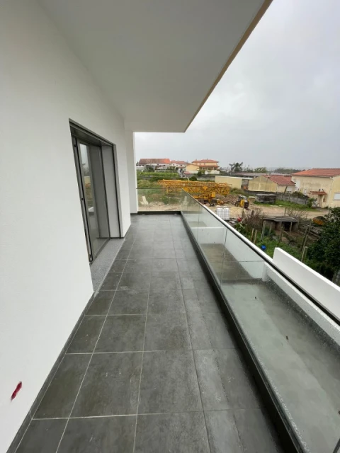 Apartamento T3 para Venda em Parceiros e Azoia