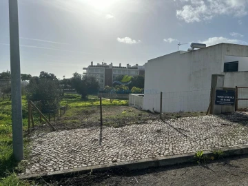 Terreno para Venda em Albufeira e Olhos de Água