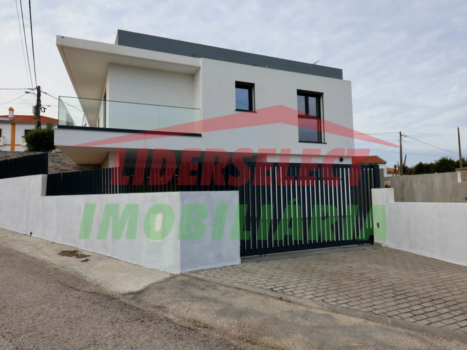 Moradia T4 para Venda em Silveira Foto 1