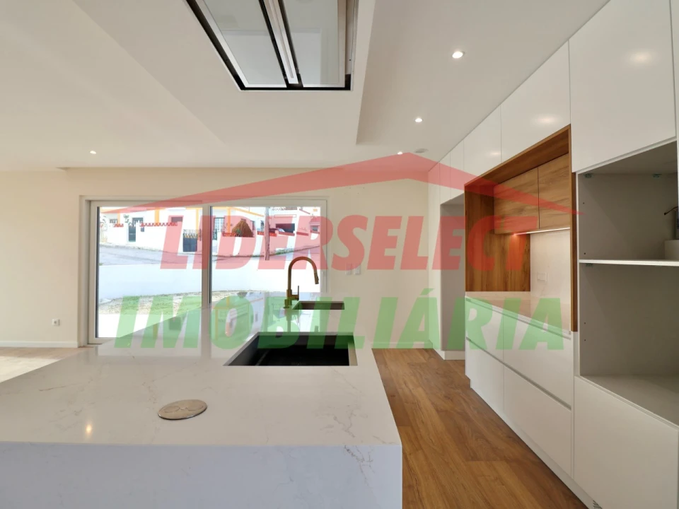 Moradia T4 para Venda em Silveira Foto 10