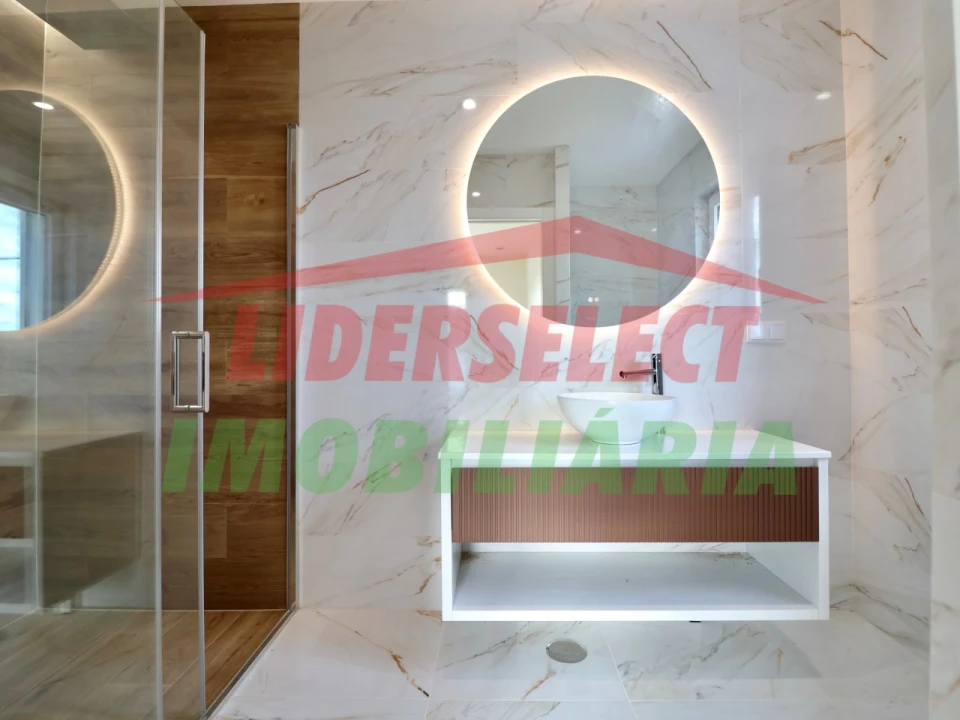 Moradia T4 para Venda em Silveira Foto 20