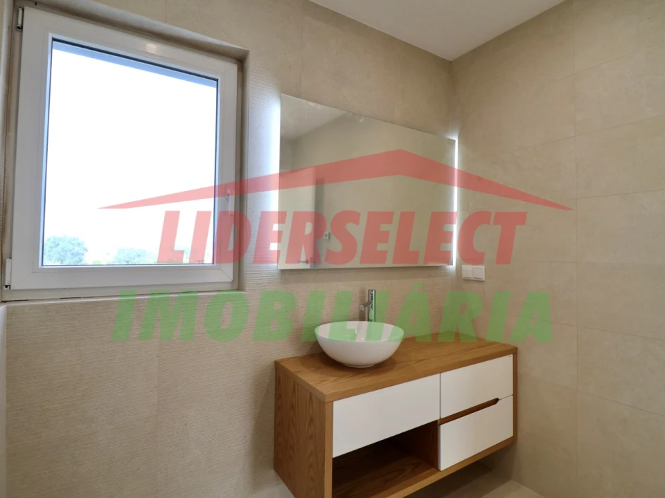 Moradia T4 para Venda em Silveira Foto 33