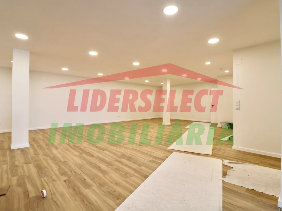 Moradia T4 para Venda em Silveira Foto 48