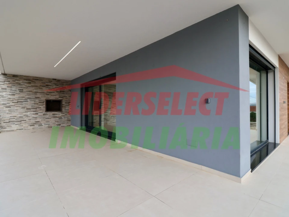 Moradia T4 para Venda em Silveira Foto 55