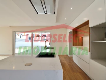 Moradia T4 para Venda em Silveira