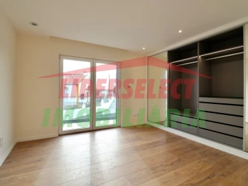 Moradia T4 para Venda em Silveira