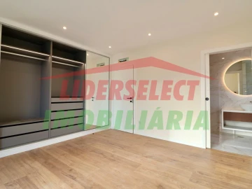 Moradia T4 para Venda em Silveira