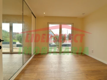 Moradia T4 para Venda em Silveira