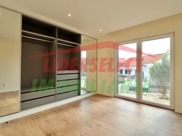 Moradia T4 para Venda em Silveira