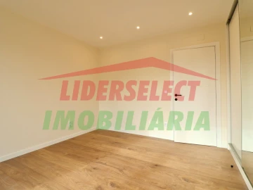 Moradia T4 para Venda em Silveira