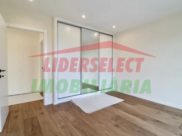 Moradia T4 para Venda em Silveira