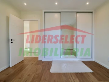 Moradia T4 para Venda em Silveira