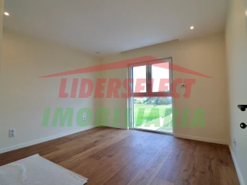 Moradia T4 para Venda em Silveira