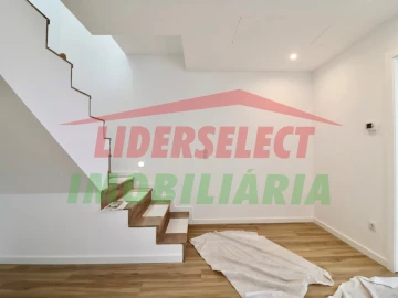 Moradia T4 para Venda em Silveira