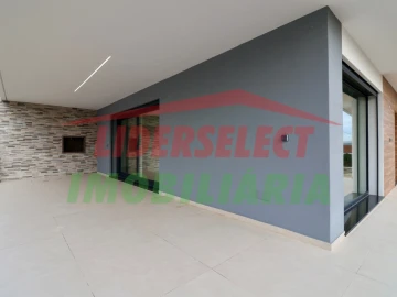 Moradia T4 para Venda em Silveira