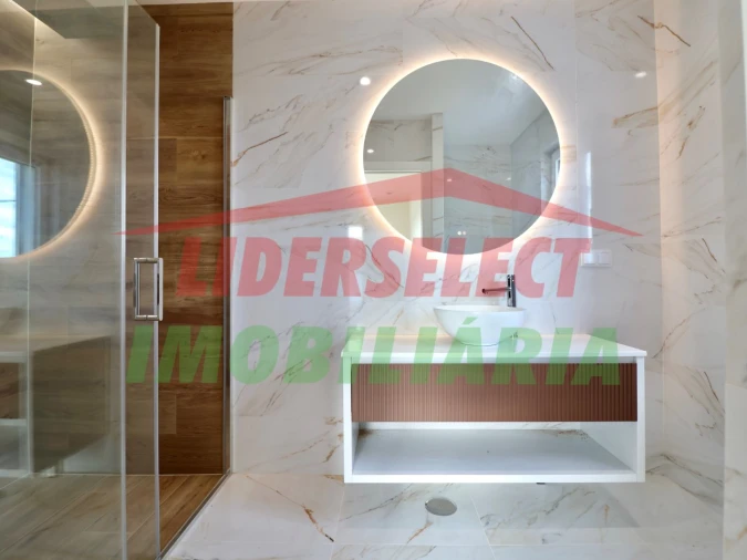 Moradia T4 para Venda em Silveira Foto 20