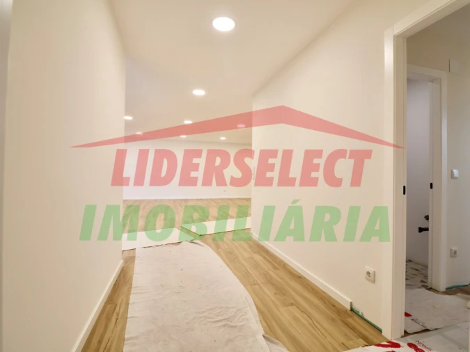 Moradia T4 para Venda em Silveira Foto 39