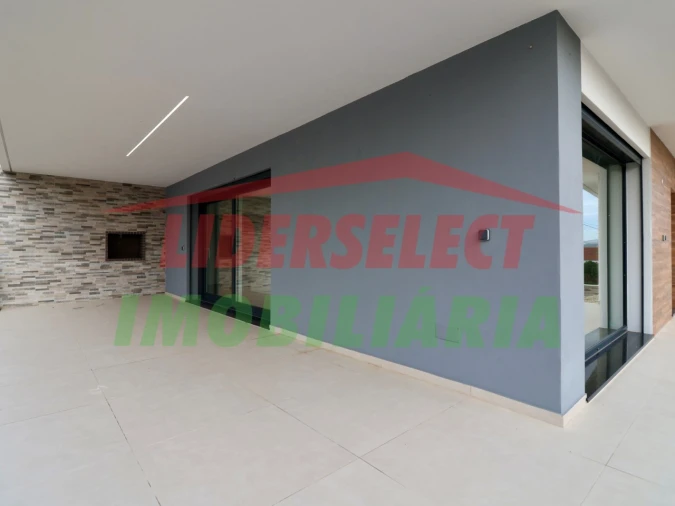 Moradia T4 para Venda em Silveira Foto 55