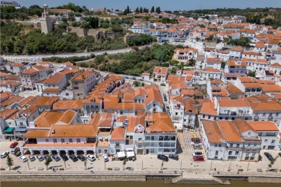 Prédio para Venda em Santa Maria do Castelo e Santiago e Santa Susana