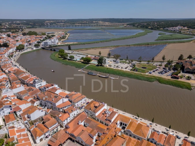 Prédio para Venda em Santa Maria do Castelo e Santiago e Santa Susana Foto 16