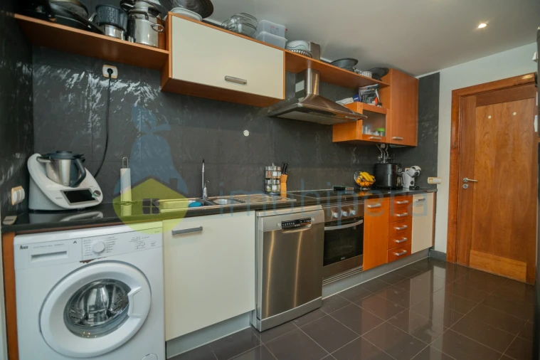 Apartamento T2 para Venda em Estômbar e Parchal Foto 13