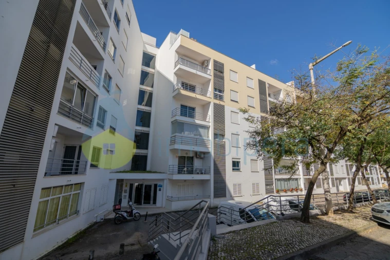 Apartamento T3 para Venda em Portimão Foto 2