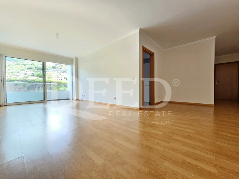 Apartamento T2 para Venda em Caniço Foto 2