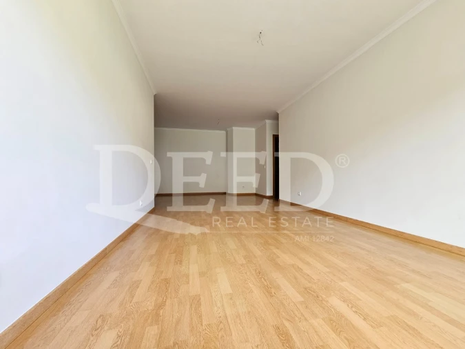 Apartamento T2 para Venda em Caniço Foto 3