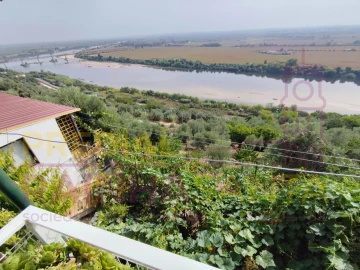 Moradia T5 para Venda em Marvila, Ribeira Santarém, São Salvador, São Nicolau