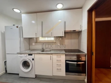 Apartamento T1 para Arrendamento em Carcavelos e Parede