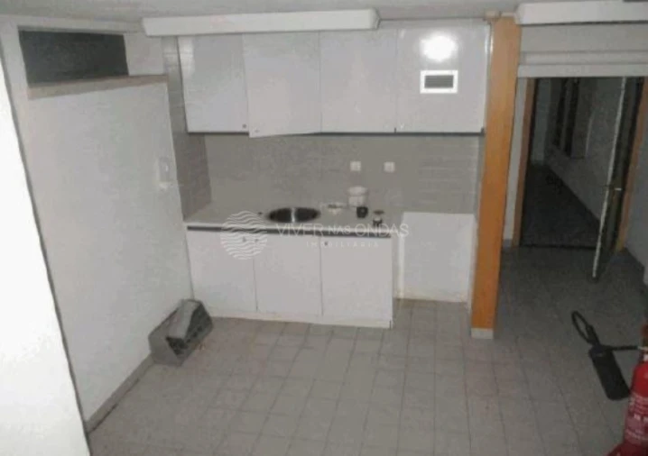 Loja para Venda em São Vicente da Beira Foto 4