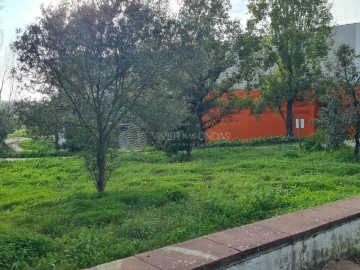 Moradia T3 para Venda em Charneca de Caparica e Sobreda