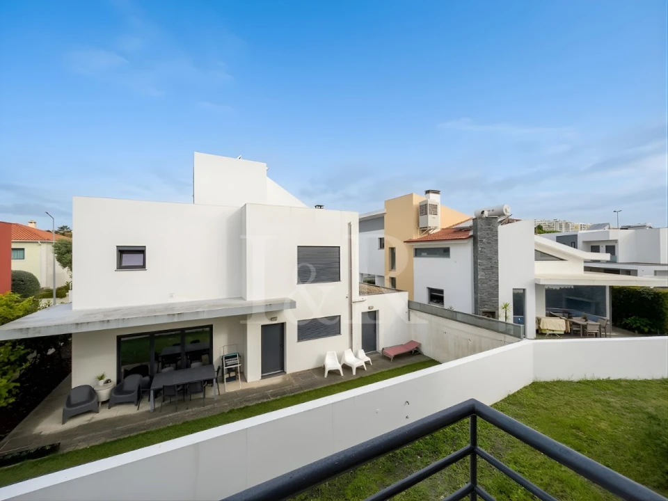 Moradia T5 para Venda em Laranjeiro e Feijó Foto 18