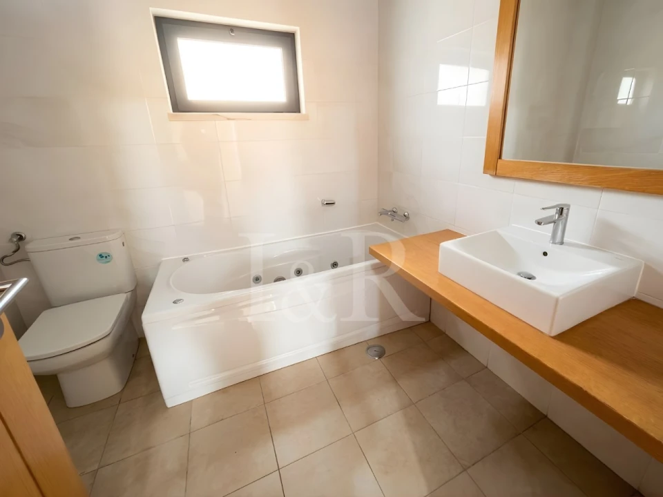 Moradia T5 para Venda em Laranjeiro e Feijó Foto 25